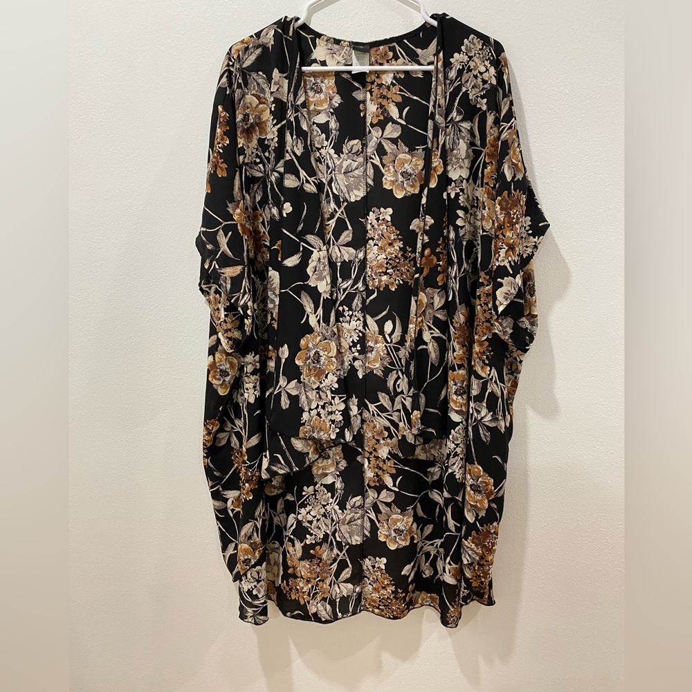IJOAH Black Floral Kimono